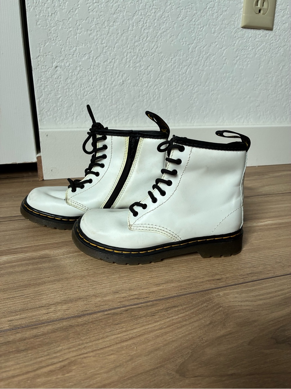 Dr. Martens Kids White Leather Combat Boots Punk Grunge Zip Side